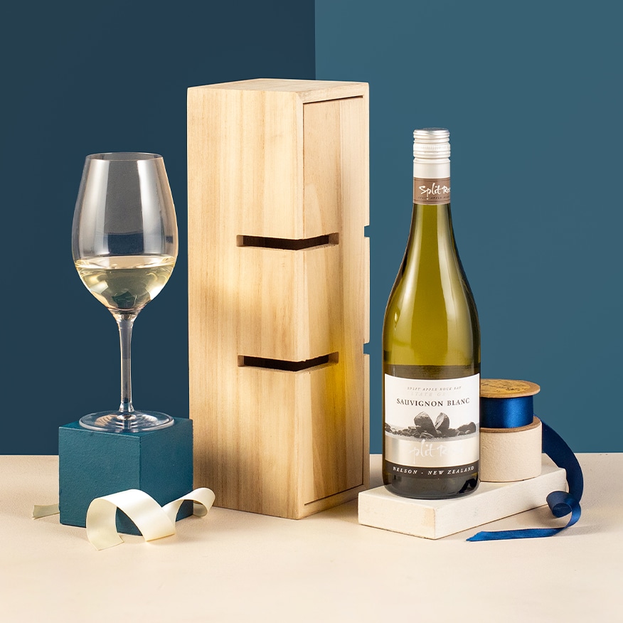 Wooden Wine Rack & New Zealand Sauvignon Gift